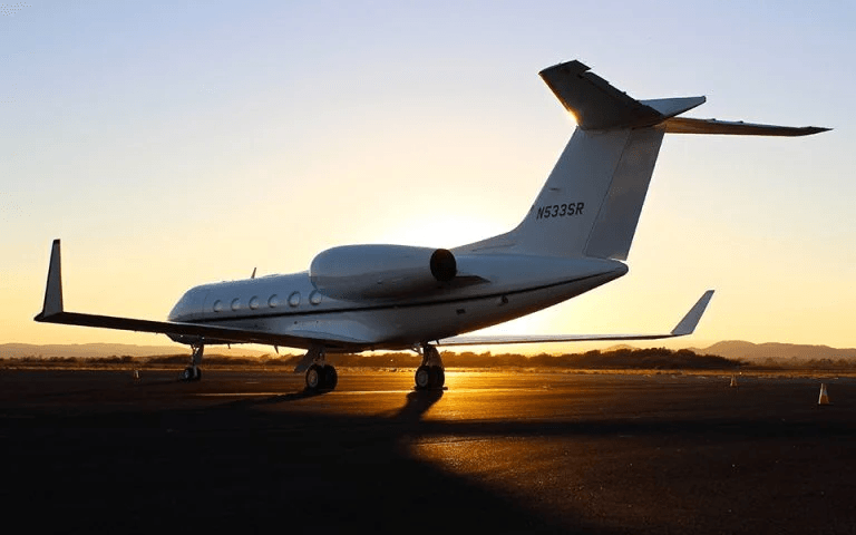private_jet_unsplash_chris-leipelt-768x480